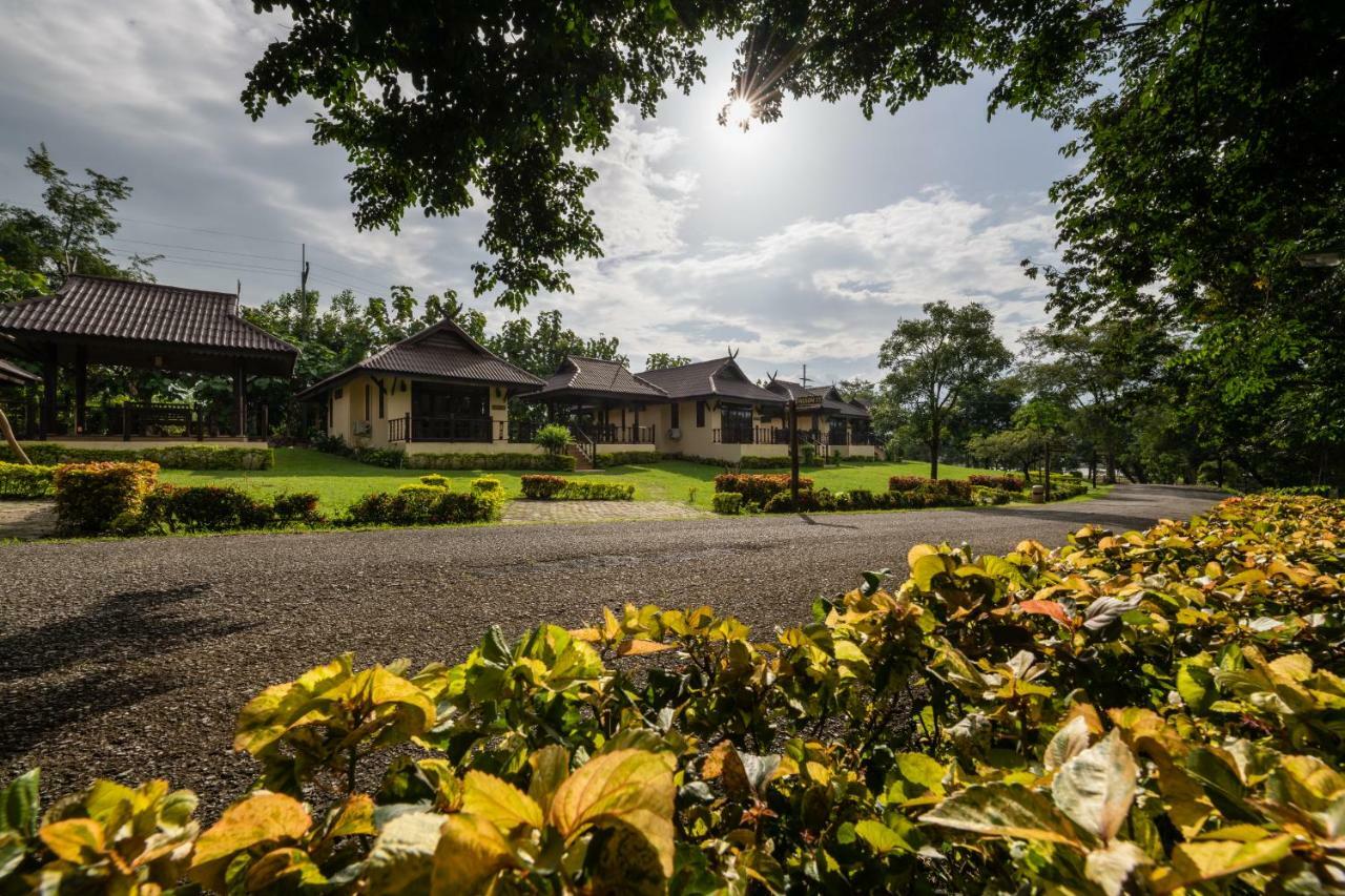 Doi Inthanon Riverside Resort Chom Thong Exterior photo